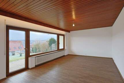 Modernisierte 3-Zimmer-Wohnung mit großer Sonnenterrasse in ruhigem 3-Familienhaus - Weissach