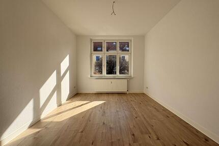 sanierte 4 Zimmer-Wohnung mit modernem Bad + Balkon! - Magdeburg Leipziger Straße