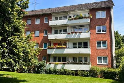 3,5-Zimmer-Eigentumswohnung mit Balkon und einem PKW-Aussenstellplatz in Lübeck-Kücknitz