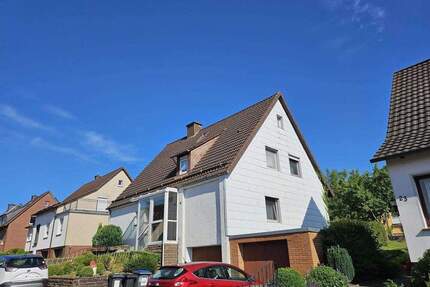 Schönes 280 qm-Zweifamilienhaus mit Garagen + Garten - Uslar