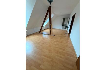 Gemütliche Dachgeschosswohnung 3 Zimmer - Essen Stadtbezirk IV