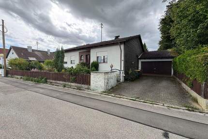 Renovierungs- und Sanierungsbedürftiges EFH mit großem Grundstück in Toplage von Mering