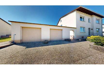 ~~ GROSSZÜGIGES WOHNHAUS MIT GARTEN, BALKON UND ZWEI GARAGEN - AUCH ALS ZWEIFAMILIENHAUS NUTZBAR ~~ - Billigheim-Ingenheim