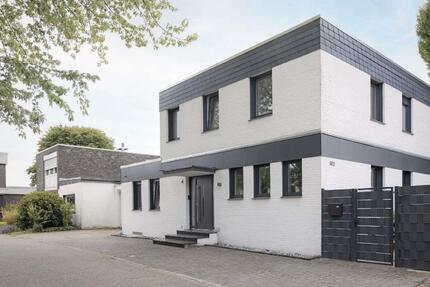 Freistehendes Einfamilienhaus mit Einliegerwhg, Garten, PV-Anlage - Krefeld Benrad