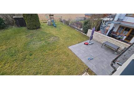 Tolle 4-Zimmer-Eigentumswohnung mit Balkon, Gartenanteil und Garage in Forstern