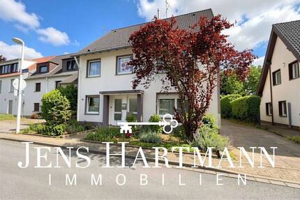 Oemberg-Siedlung: Seltene Gelegenheit mit Garten, Loggia und 3 Garagen - Mülheim an der Ruhr Saarn