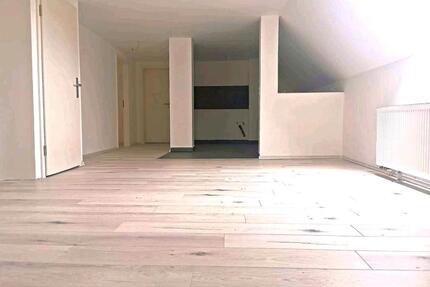 3-Zimmer-Dachgeschosswohnung mit großem Wohnbereich zu vermieten - Nattheim