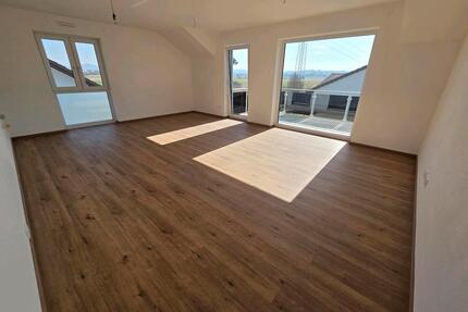 Helle 4-Zimmer-Wohnung 95 m² mit Balkon & Weitblick Stellplatz - Cham