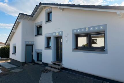 Energieeffizientes Einfamilienhaus mit Einliegerwohnung - Straßenhaus