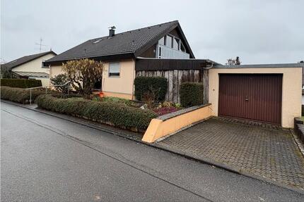 Einfamilienhaus mit Einliegerwohnung, Garage und schönem Garten - Villingendorf