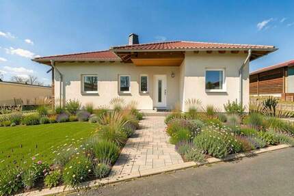 Modernisierter Bungalow mit großem Grundstück und vielseitigem Entwicklungspotenzial - Dahlem