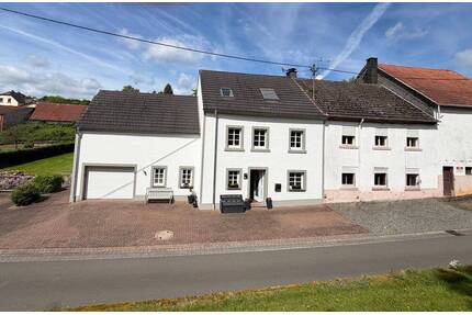 Charmant renoviertes Einfamilienhaus mit großem Grundstück - Burbach