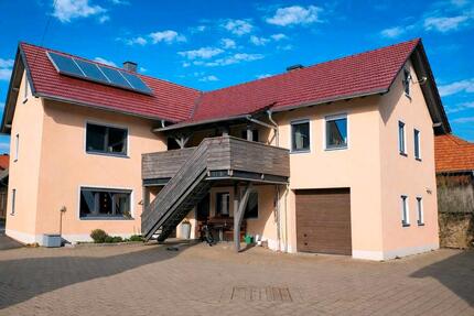 Zweifamilienhaus mit großem Grundstück & Nebengebäuden in Poxdorf - Königsfeld