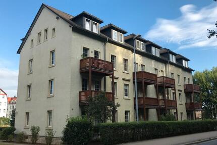 Schicke 2-R.-Wohnung mit Tageslichtbad + Terrasse! Stellplätze im Hof - Pirna