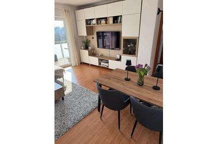 Stilvolle 4-Zimmer-Wohnung mit großem Balkon - Fuldatal