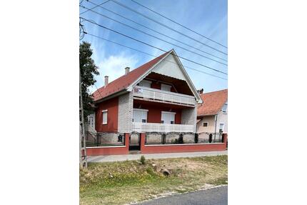 Familienhaus in Buzsak mit Ferienwohnungen - Merzenich