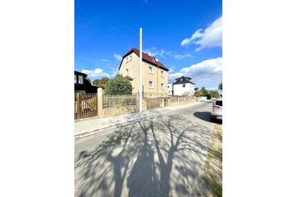 Sanierungsbedürftiges Zweifamilienhaus mit Potential zum Einfamilienhaus Umbau! - Dresden Weixdorf