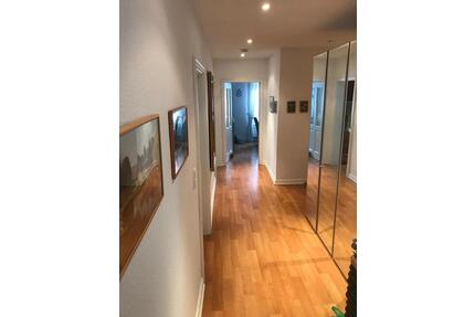 Schöne, helle, hochwertige 3 Zimmerwohnung, Aufzug, 2 Balkone - Bad Pyrmont