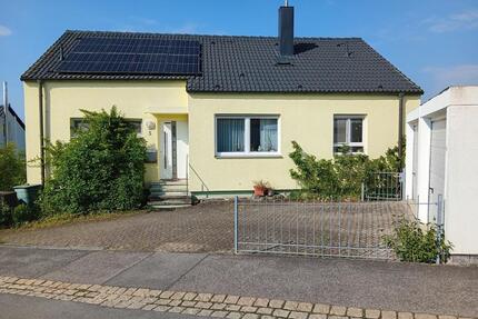 Einfamilienhaus mit Einliegerwohnung von privat zu verkaufen - Memmelsdorf