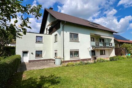 Gepflegtes Zweifamilienhaus mit Einliegerwohnung - Burgkunstadt