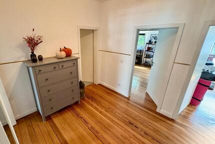 Sehr schöne, helle, zentral gelegene Wohn., 3 ZKB, 3 Parteienhaus - Homburg