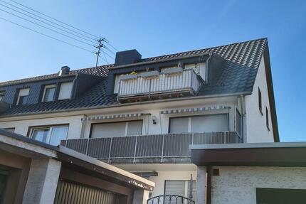 Zwei schicke Zimmer mit Sonnenbalkon in ruhiger Lage von Niederkassel - Rheidt !