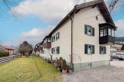 Leerstehende 2-Zimmer-Wohnung mit Potenzial - Stellplatz, Hobbyraum & Keller - Hausham