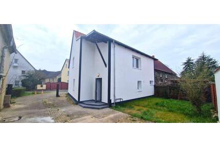 Saniertes Einfamilienhaus mit 2 Garagen, Lagerhalle und einer ehemaligen Gaststätte als Hobby - Torgau Melpitz