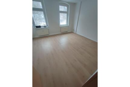 Gemütliche 4-Zimmer mit Laminat in guter Lage - Reichenbach im Vogtland