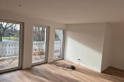 Helle 2-Zimmer-Wohnung (95qm) mit Loggia in Südlage - kernsaniert - Kirchdorf