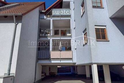 Attraktive 2-Zimmer-Wohnung mit Balkon und TG-Stellplatz in zentraler Lage von Langenzenn
