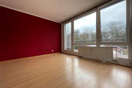 Große 1 Zimmer Wohnung mit Balkon in Köln Dellbrück