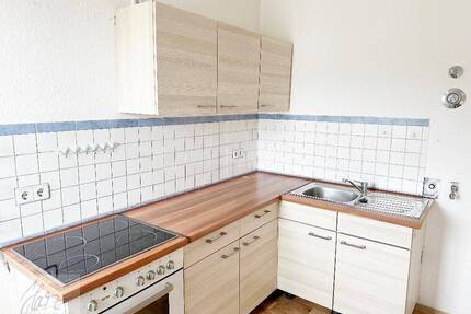 *** KLEIN... GEMÜTLICH... UND MIT KÜCHENZEILE ! *** Helle 2-Raumwohnung zu vermieten - Riesa Weida