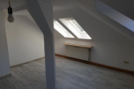2 Raum Dachgeschosswohnung - 210,00&nbsp;EUR Kaltmiete, ca.&nbsp; 50,00&nbsp;m&sup2; in Auerbach/Vogtland (PLZ: 08209)