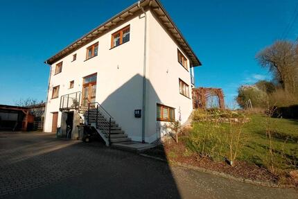 Zweifamilienwohnhaus mit Garten - Mähring