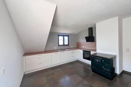 3-Zimmer DG Wohnung - 950,00&nbsp;EUR Kaltmiete, ca.&nbsp; 90,00&nbsp;m&sup2; in Sasbach (PLZ: 77880)