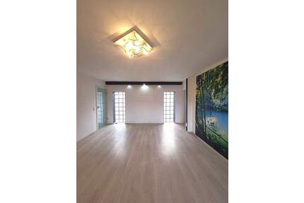 ~~ 3 ZIMMER ETAGENWOHNUNG IM 1. OG MIT STELLPLATZ IN ZWEITER BAUREIHE ~~ - Rheinzabern