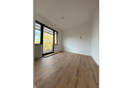 Frisch renovierte 4-Zimmer-Maisonettewohnung in bester City Lage - Krefeld Cracau