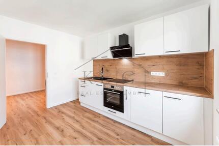 Kernsanierte 4-Zimmer Wohnung mit neuer Einbauküche in zentraler - Halle (Saale) Damaschkestraße