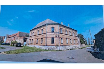 Bauernhaus in Burkersroda - 63.000,00&nbsp;EUR Kaufpreis, ca.&nbsp; 411,00&nbsp;m&sup2; in Freyburg (Unstrut) (PLZ: 06632)