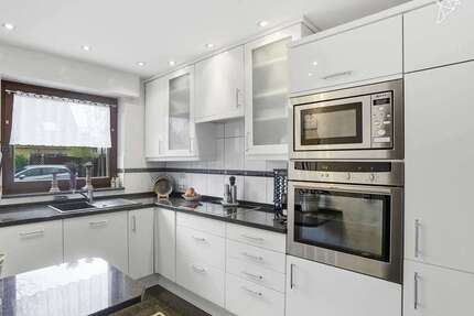 Haus zum Kaufen in Niederkassel 699.000,00 € 140 m²