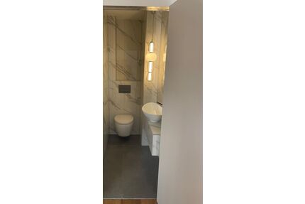 Großzügige, frisch sanierte 2-Zimmer-Wohnung mit Loggia und Blick ins Grüne - Maintal