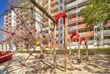 Familienfreundliche 3-Zimmer-Wohnung mit Balkon und Dusche - Dresden Altstadt
