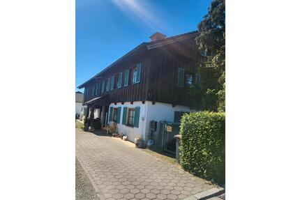 Doppelhaushälfte - 1.050,00&nbsp;EUR Kaltmiete, ca.&nbsp; 95,00&nbsp;m&sup2; in Saaldorf-Surheim (PLZ: 83416)
