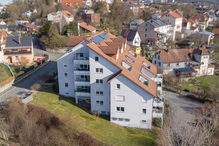 Erstbezug nach Sanierung – Moderne 2-Zimmer-Wohnung mit Terrasse, Aufzug und KFZ-Stellplatz - Lichtenfels