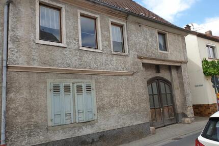 Historisches Gebäude mit Weinkellern in der Altstadt - Oppenheim