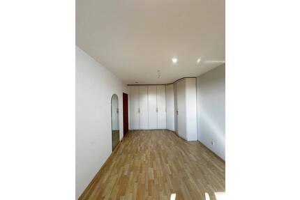 Helle Obergeschosswohnung mit Dachterrasse, Loggia und traumhaftem Fernblick - Tiefgaragenstellplatz - Maintal Bischofsheim