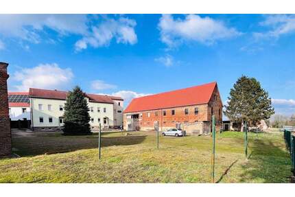 Attraktives Investment: Mehrfamilienhaus mit Nebengebäuden und umfangreichem Bauland - Hohenmölsen Aupitz