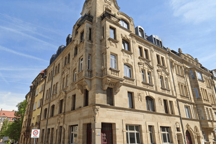 3-Zimmer-Jugendstil-Wohnung mit Stuck und Balkon in der Nähe des Stadtparks - Fürth Innenstadt