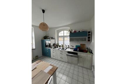 2-Zimmer-Wohnung mit EINBAUKÜCHE, LAMINAT, großer Küche und schönem Badezimmer zu vermieten! - Markneukirchen